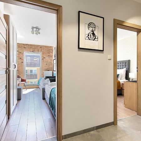 Art Apartament Parking By Impero Poznan Ngoại thất bức ảnh