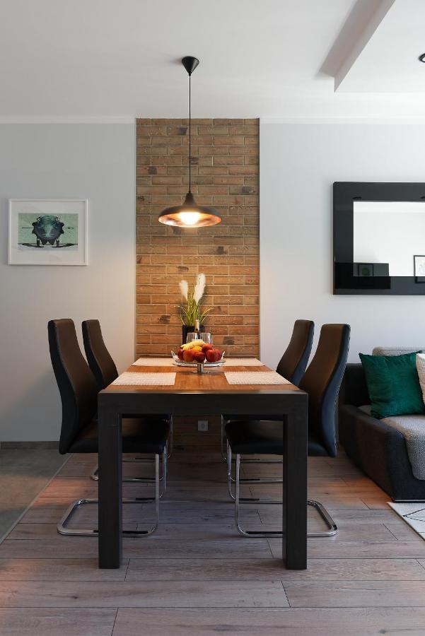 Art Apartament Parking By Impero Poznan Ngoại thất bức ảnh