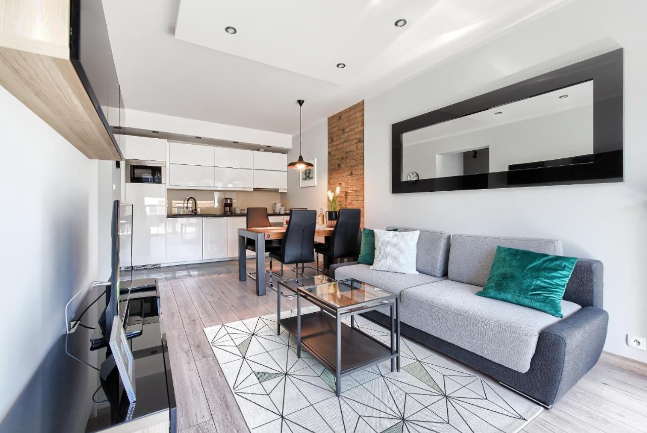 Art Apartament Parking By Impero Poznan Ngoại thất bức ảnh