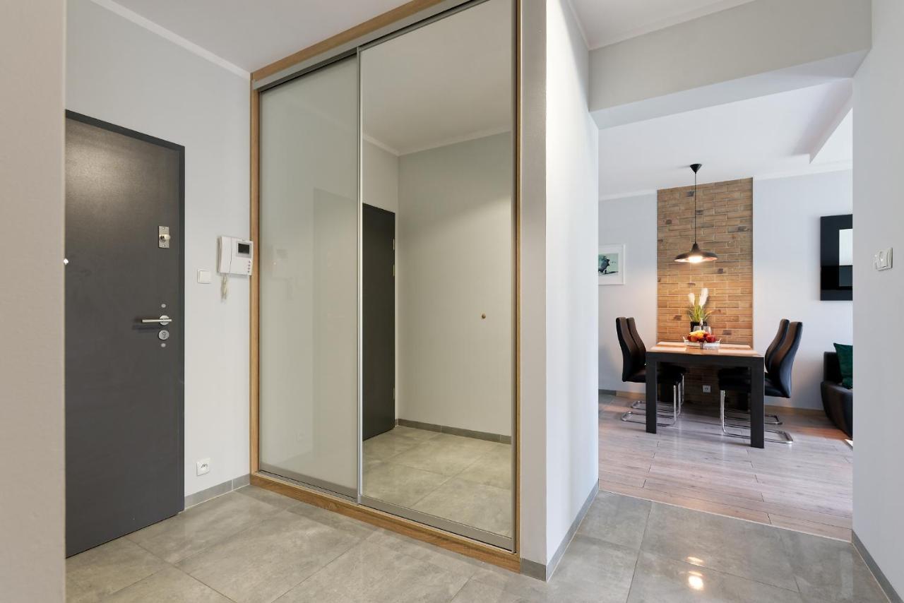 Art Apartament Parking By Impero Poznan Ngoại thất bức ảnh