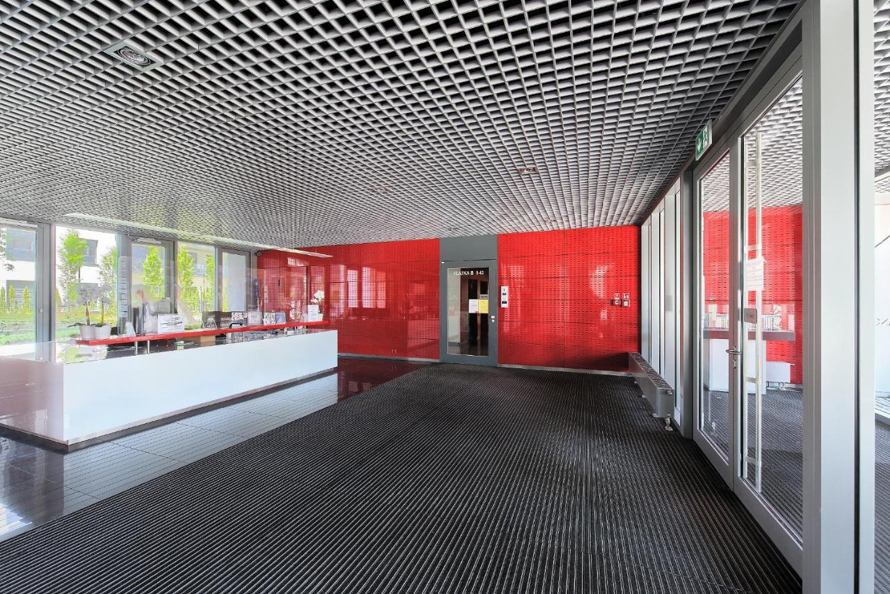 Art Apartament Parking By Impero Poznan Ngoại thất bức ảnh